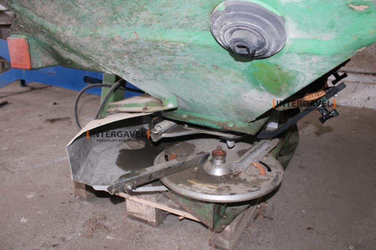 Fertilizer Spreader - Amazone 8