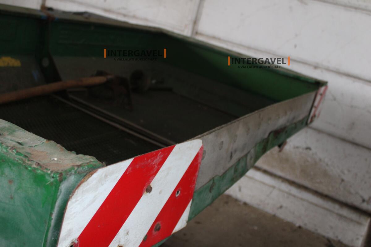 Fertilizer Spreader - Amazone 9