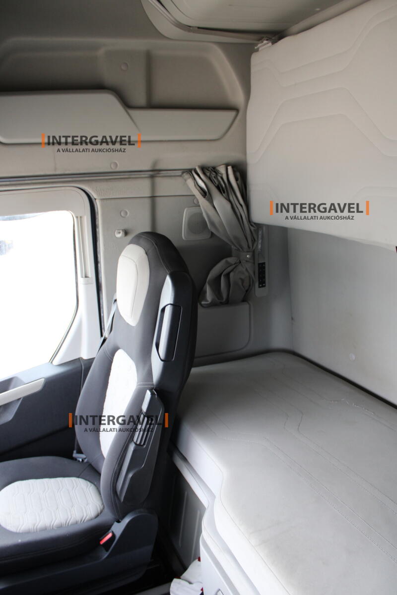 Ford F-Max nyergesvontató 13