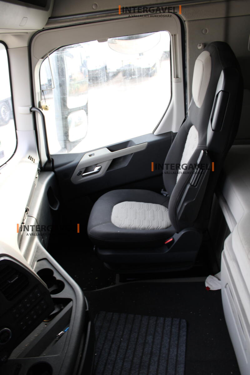 Ford F-Max nyergesvontató 14