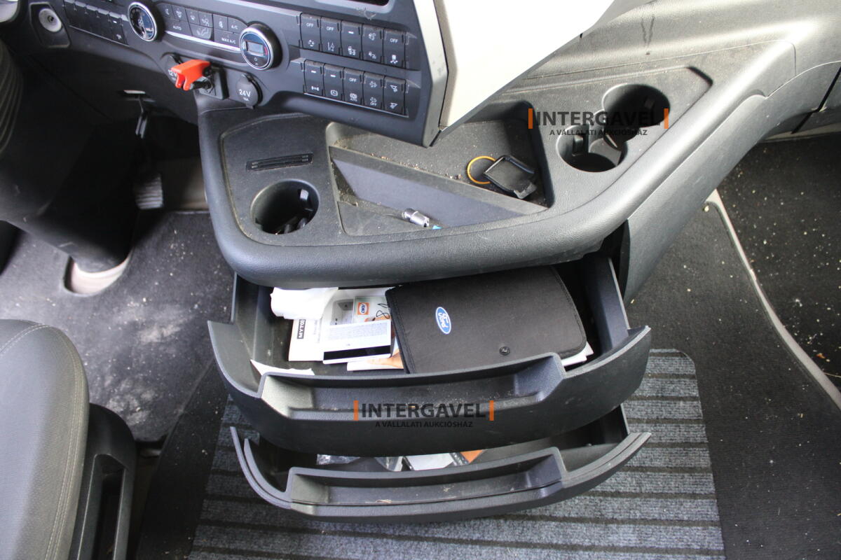 Ford F-Max nyergesvontató 21