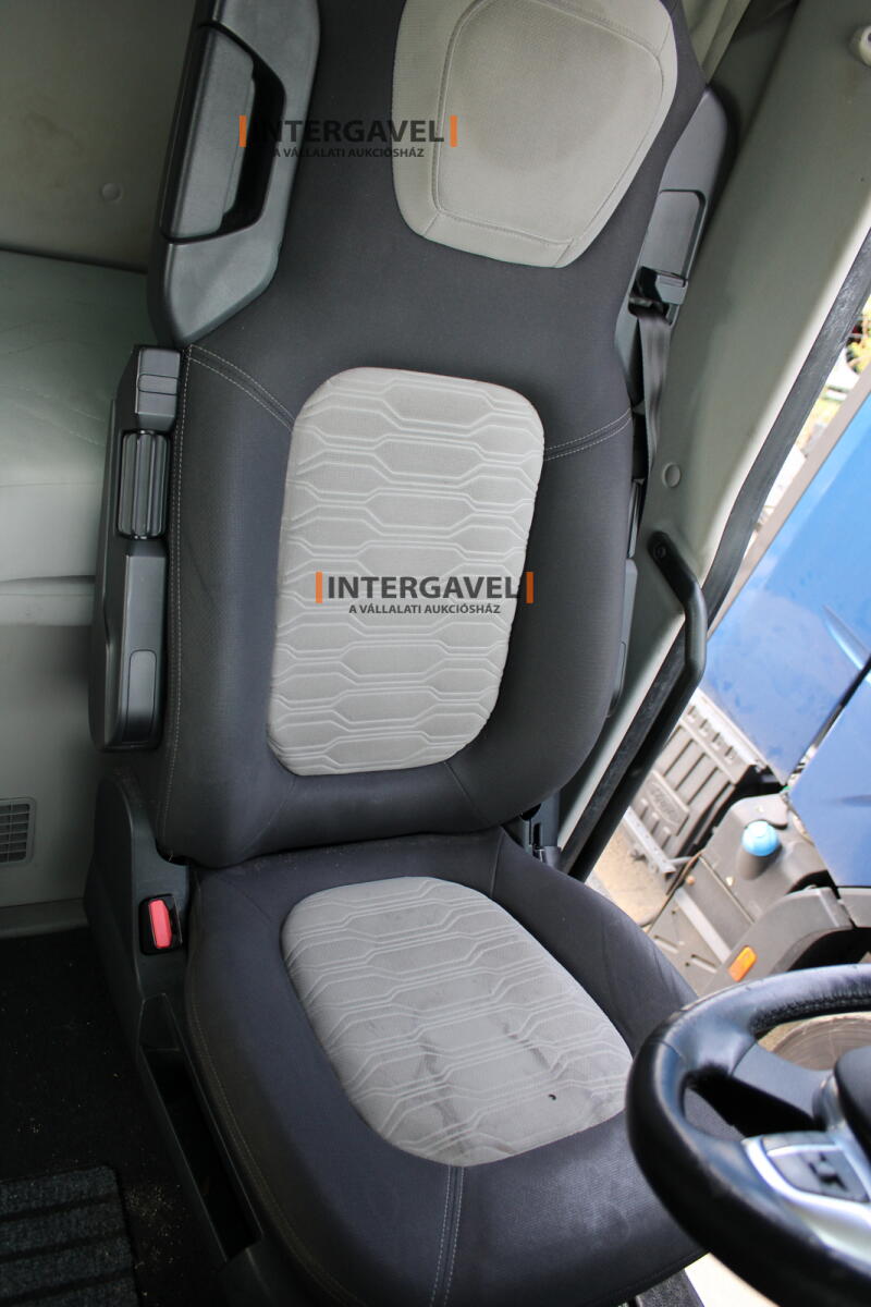 Ford F-Max nyergesvontató 33