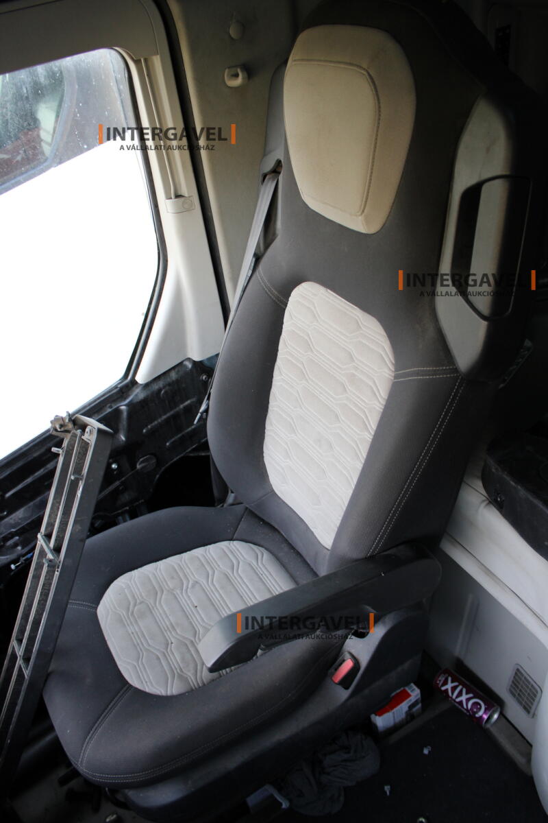 Ford F-Max nyergesvontató 36