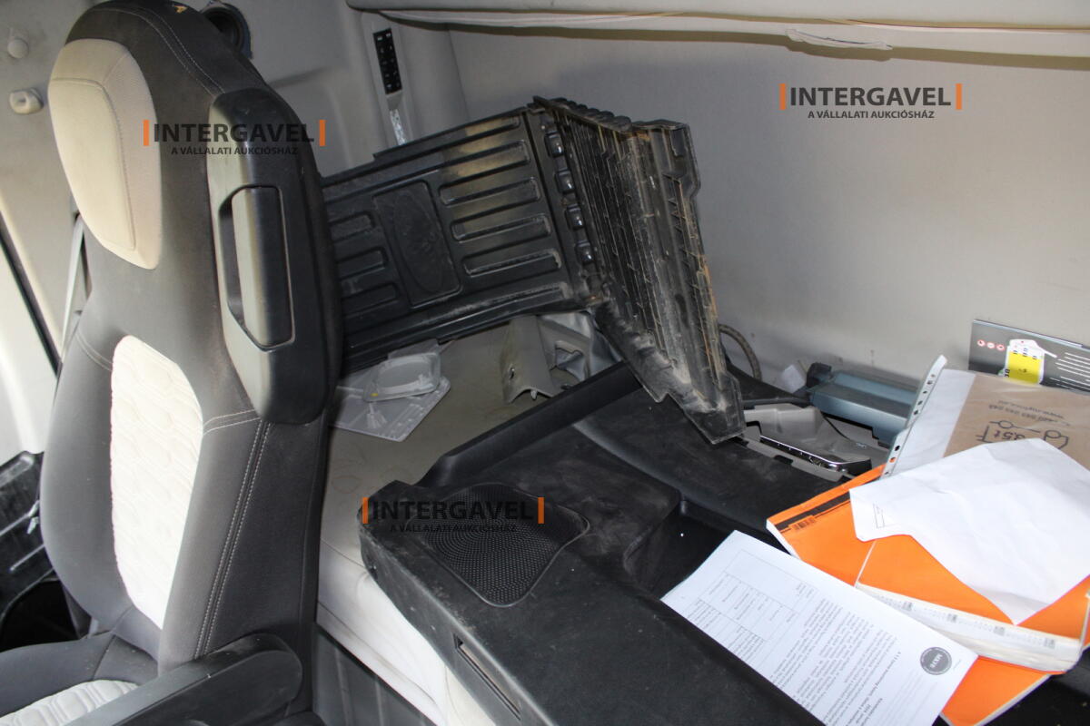 Ford F-Max nyergesvontató 37