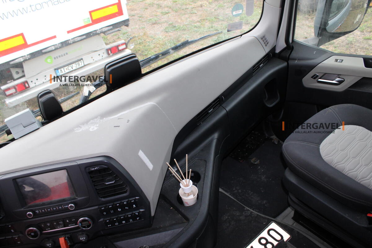 Ford F-Max nyergesvontató 17