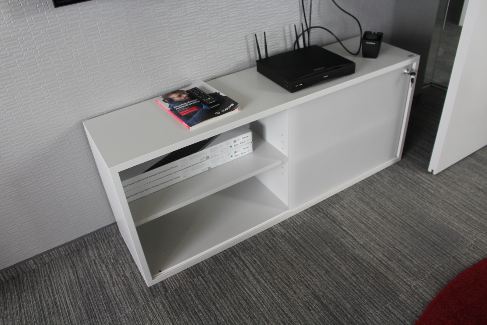 Tolóajtós szekrény 3