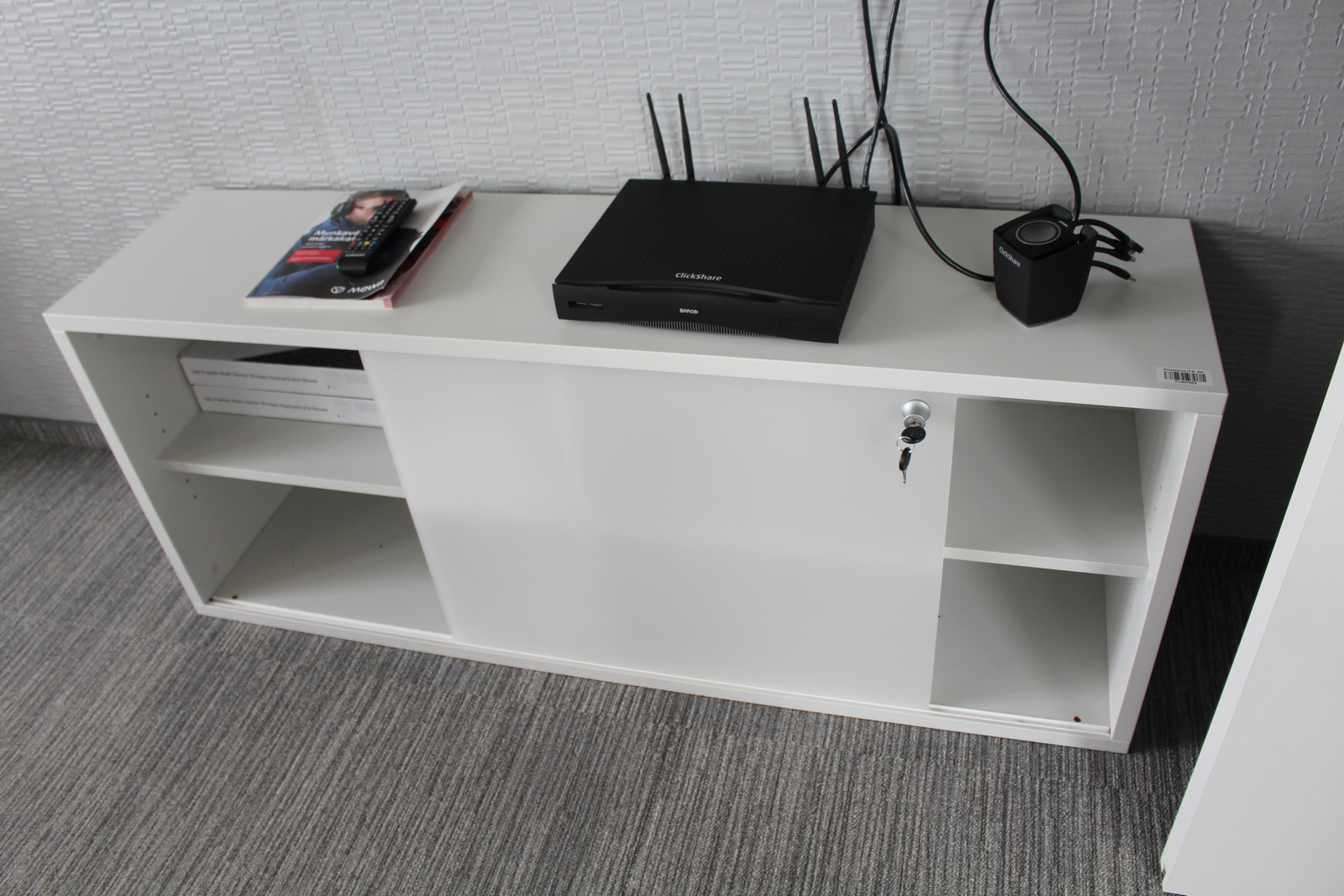 Tolóajtós szekrény 1