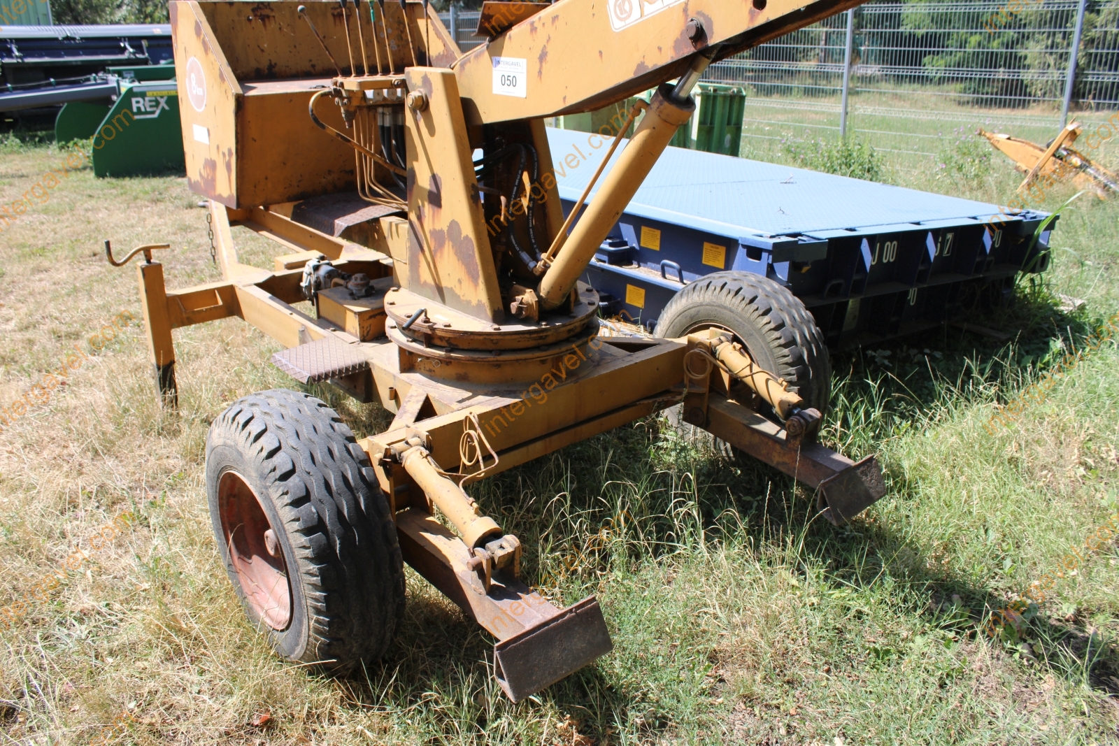 Vontatott rakodó 10