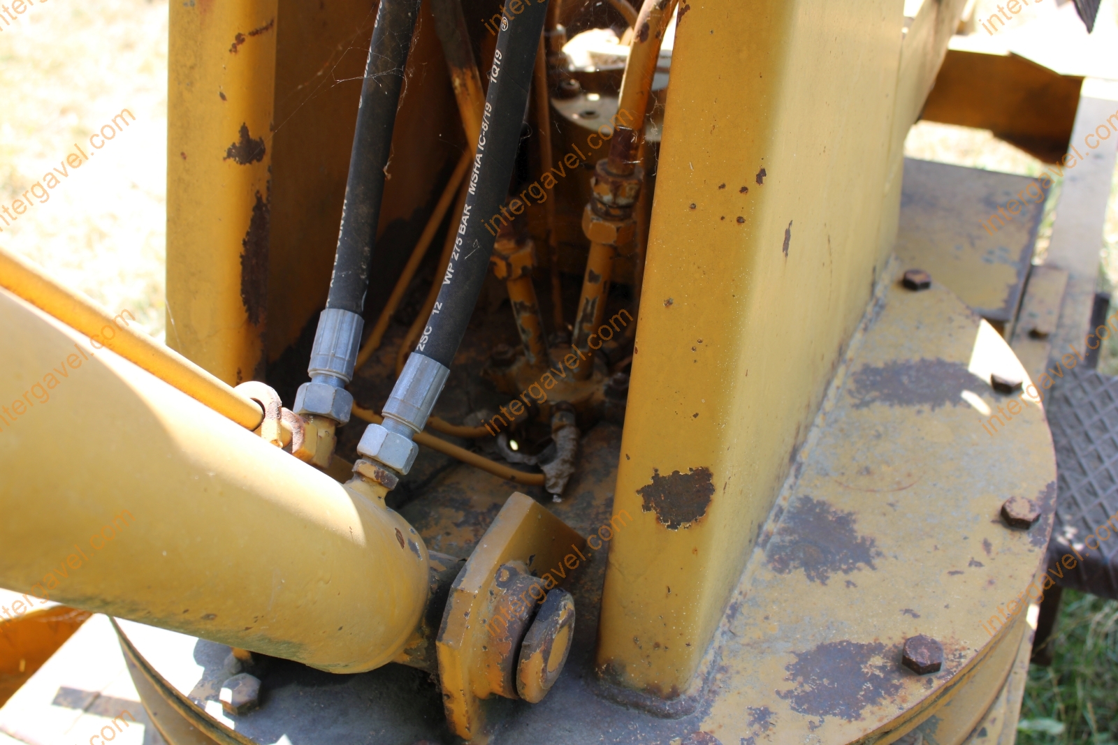 Vontatott rakodó 17