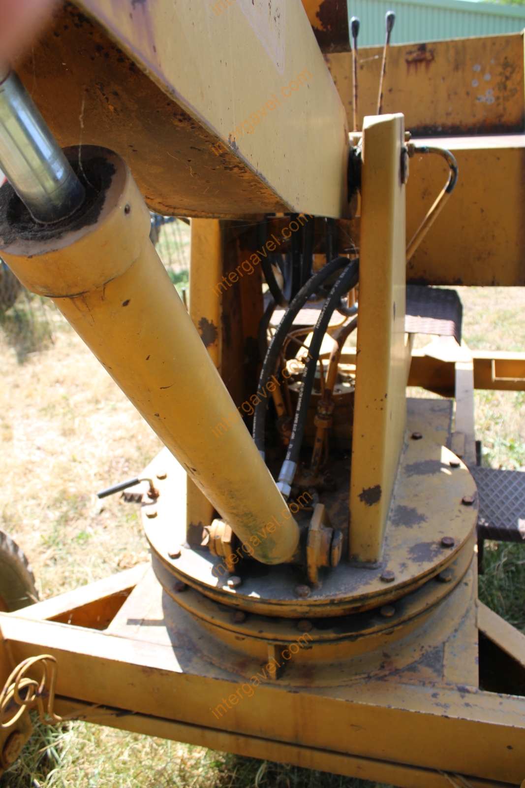 Vontatott rakodó 18