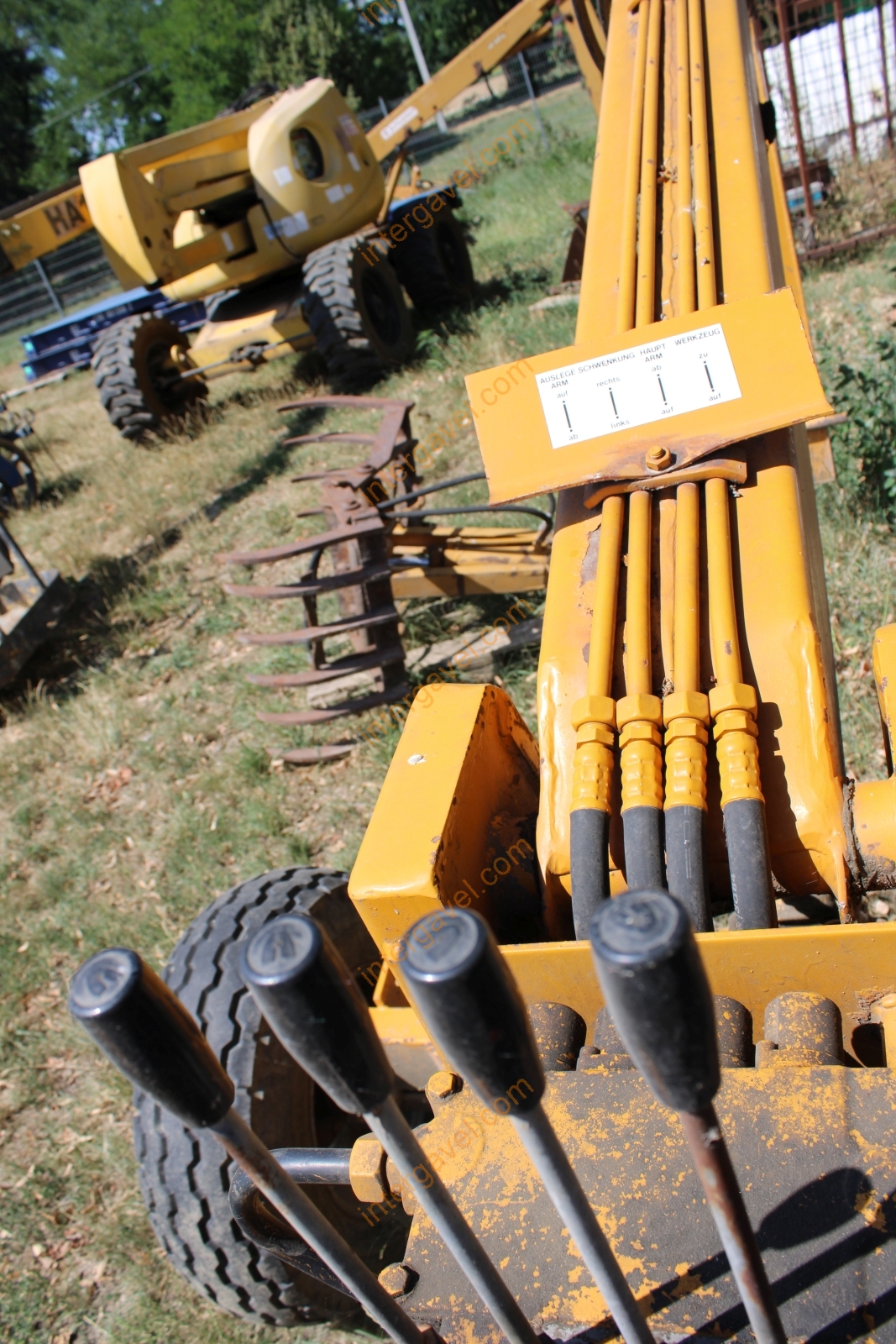 Vontatott rakodó 11