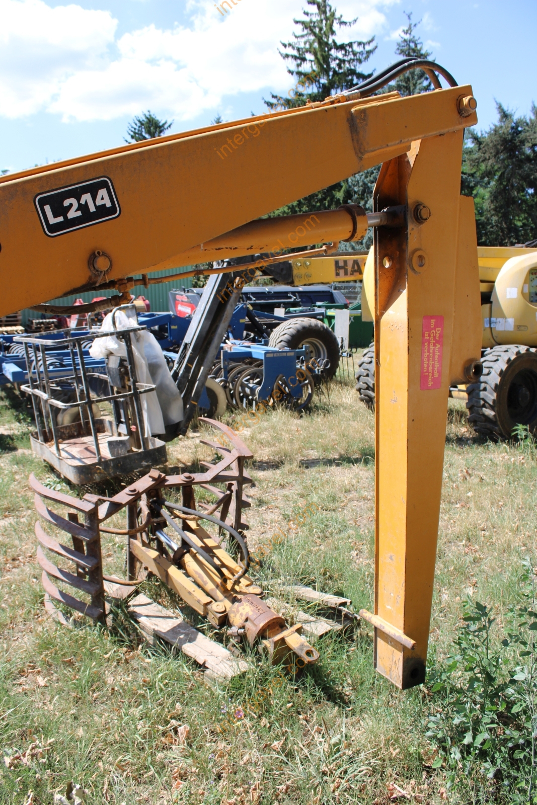 Vontatott rakodó 16