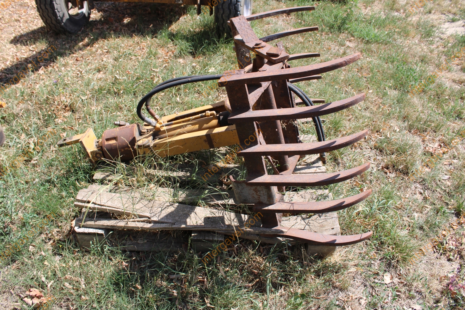 Vontatott rakodó 17