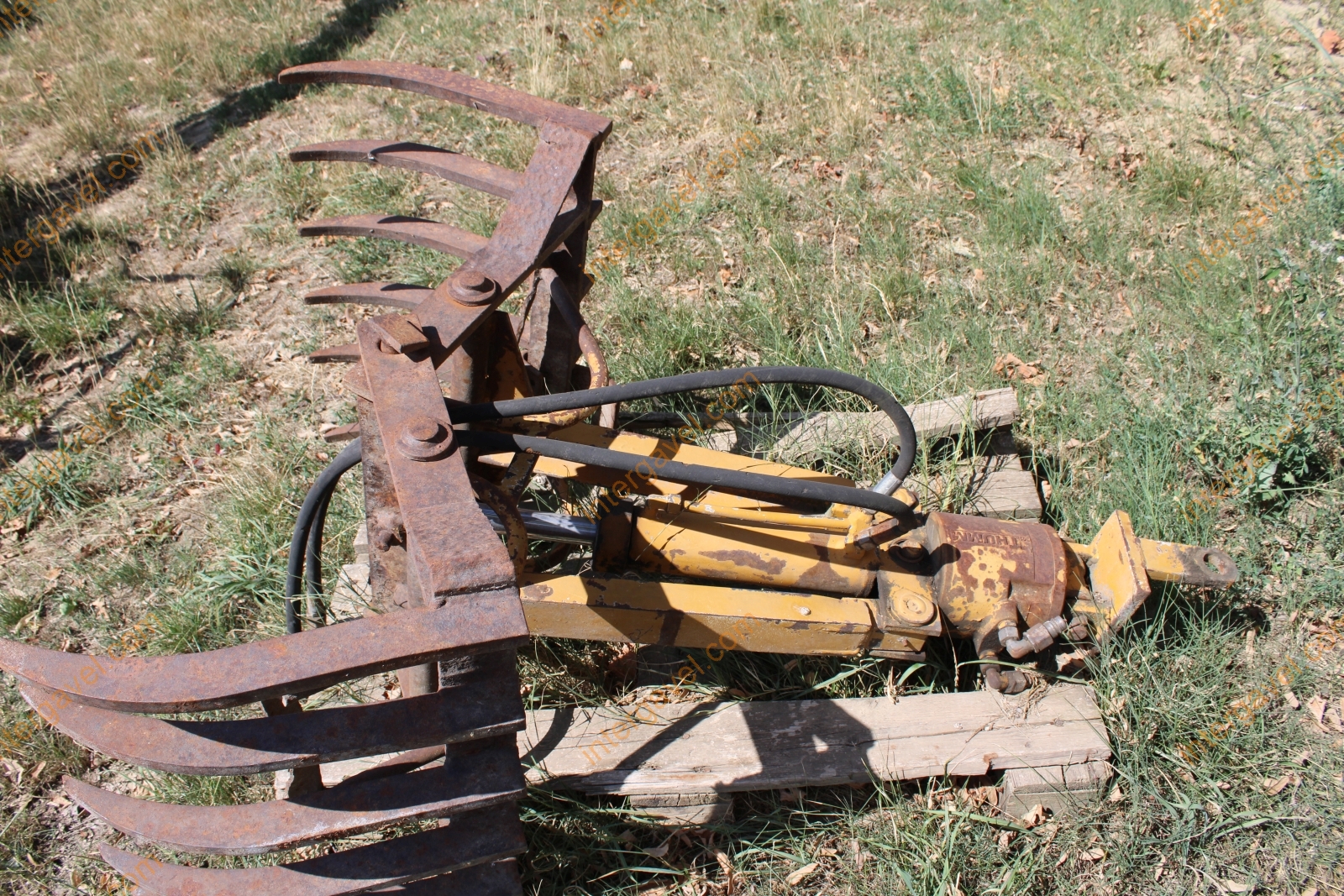 Vontatott rakodó 19