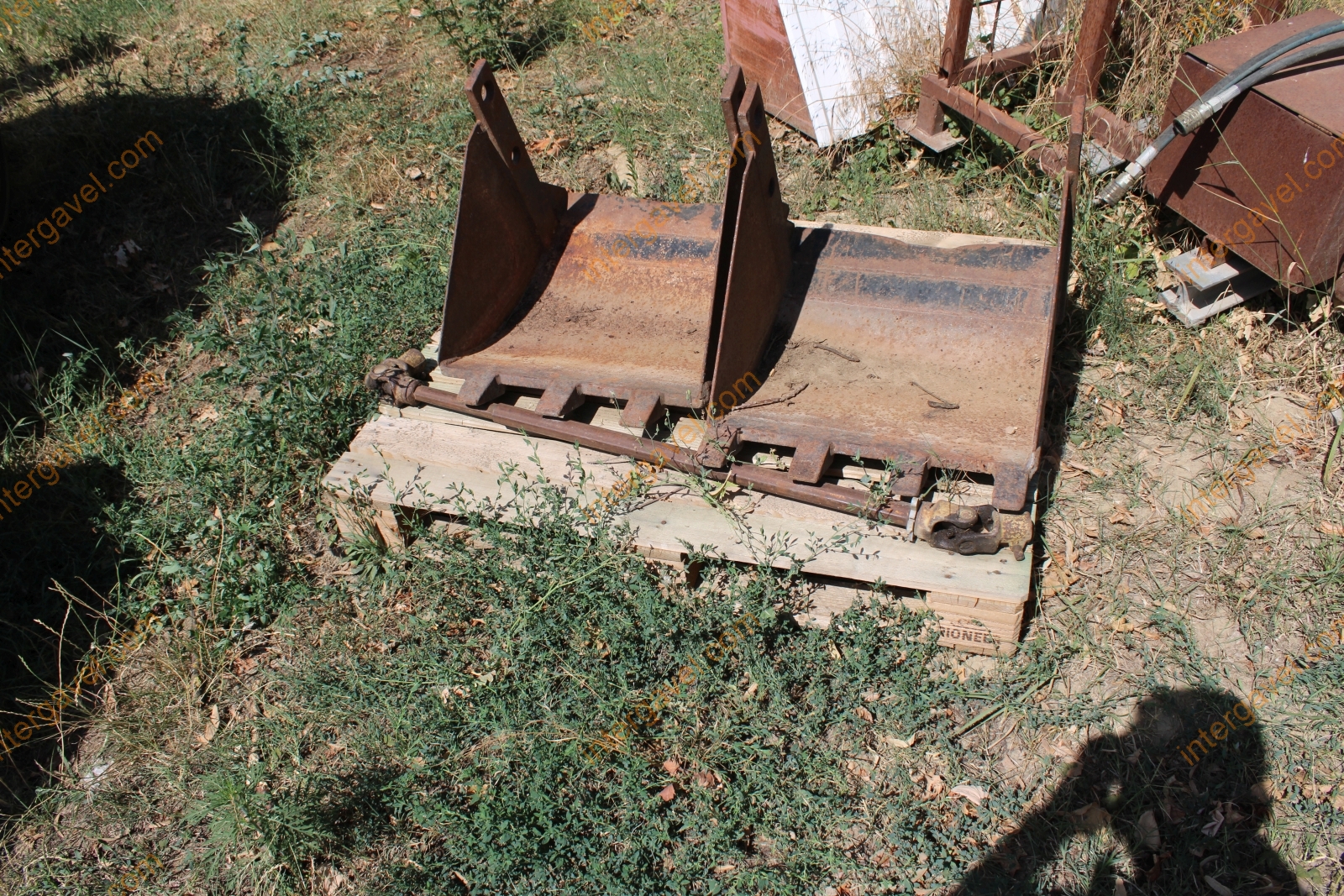 Vontatott rakodó 26