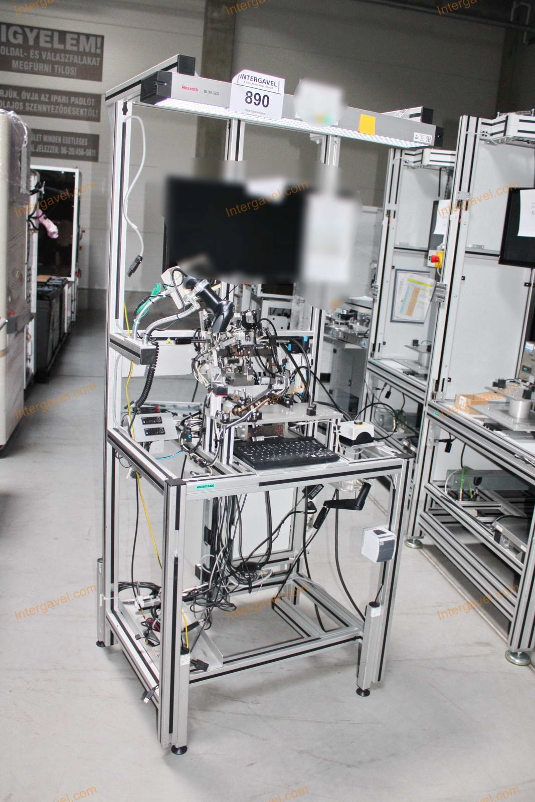 Bontott szerelő munkahely