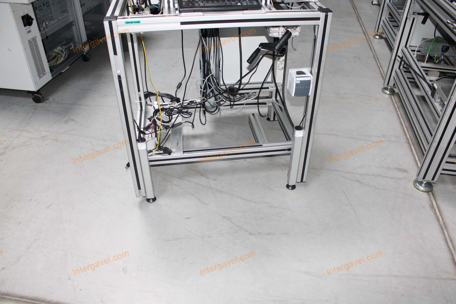 Bontott szerelő munkahely 14