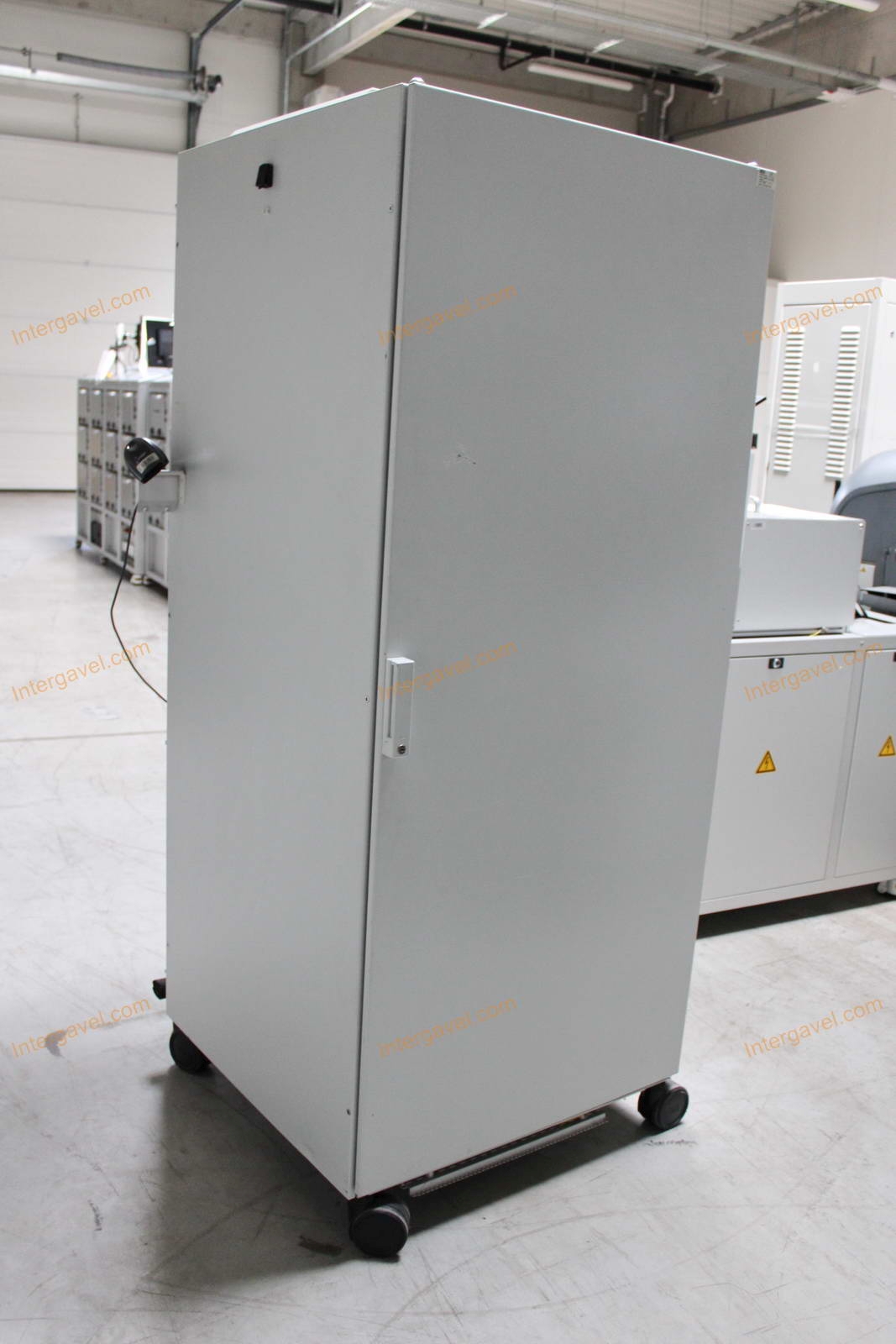 Bontott teszt szekrény 2