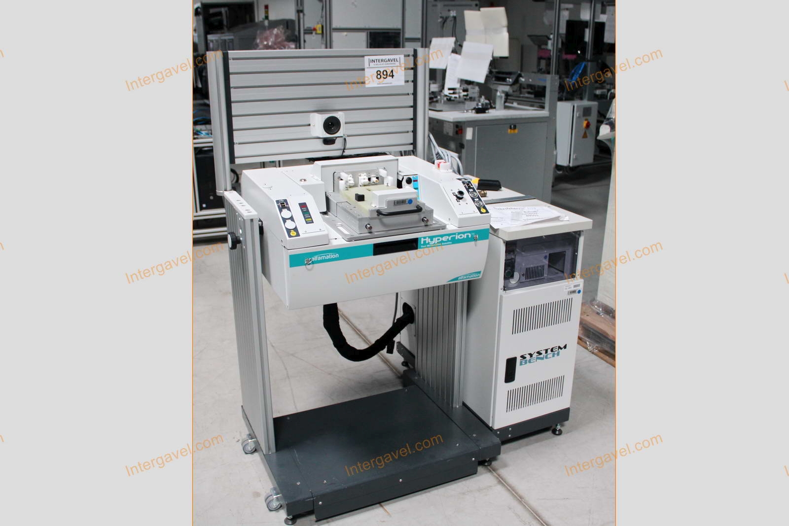 Bontott szerelő munkahely