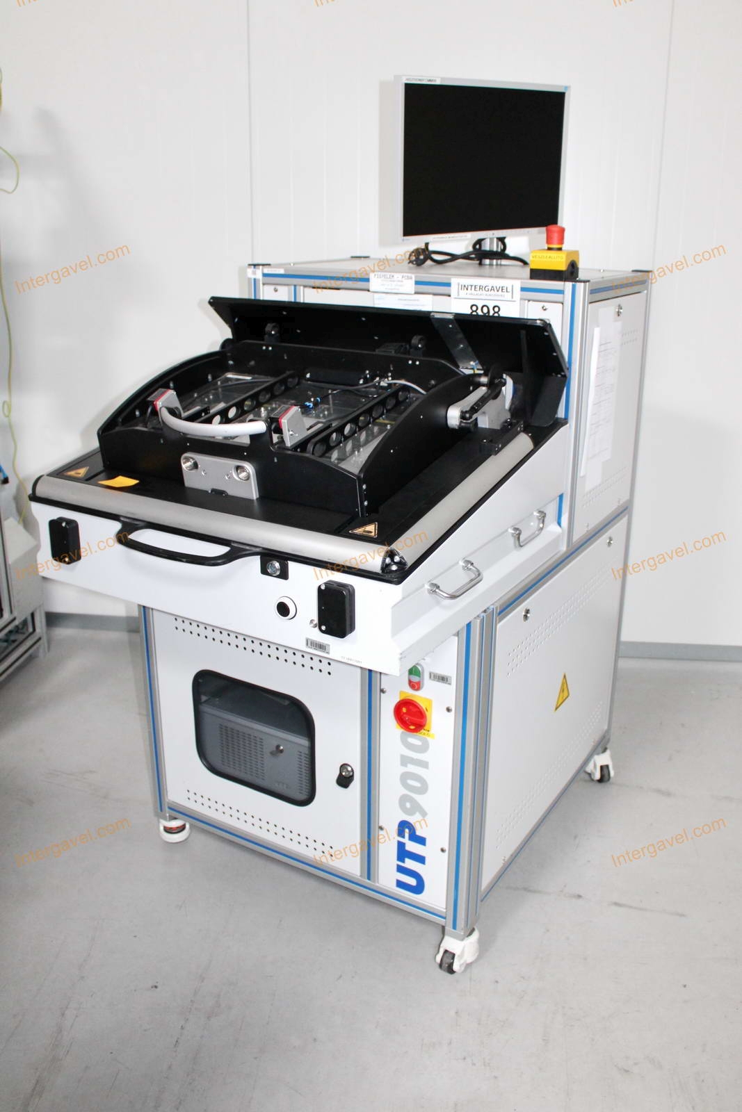 Bontott teszt szekrény