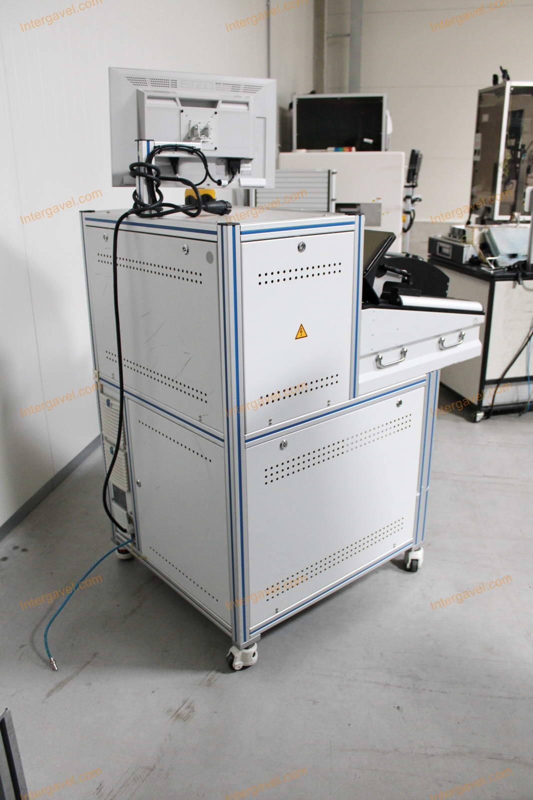 Bontott teszt szekrény 2