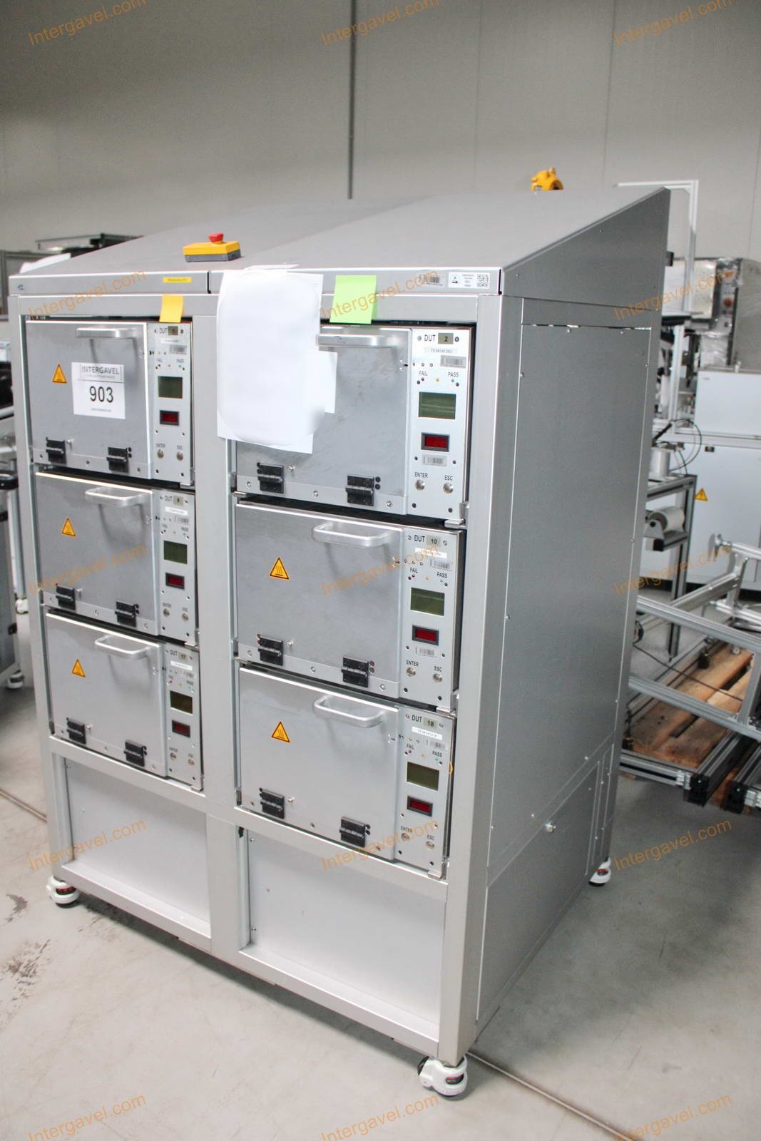 Bontott teszt szekrény