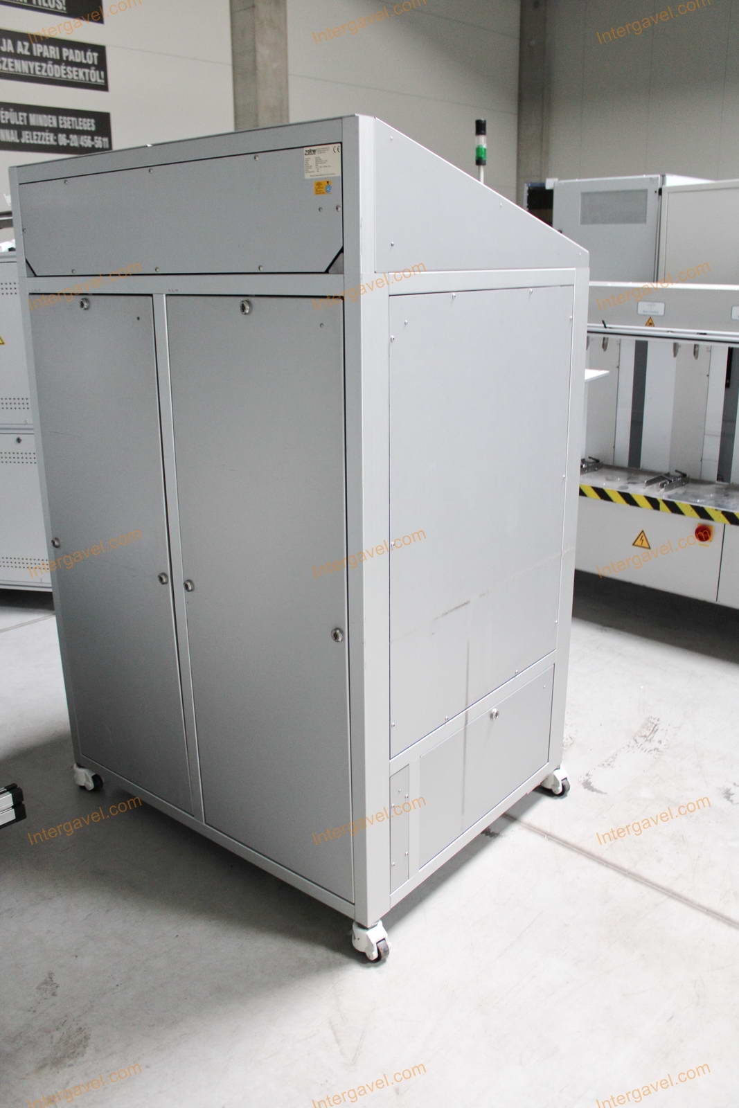 Bontott teszt szekrény 2