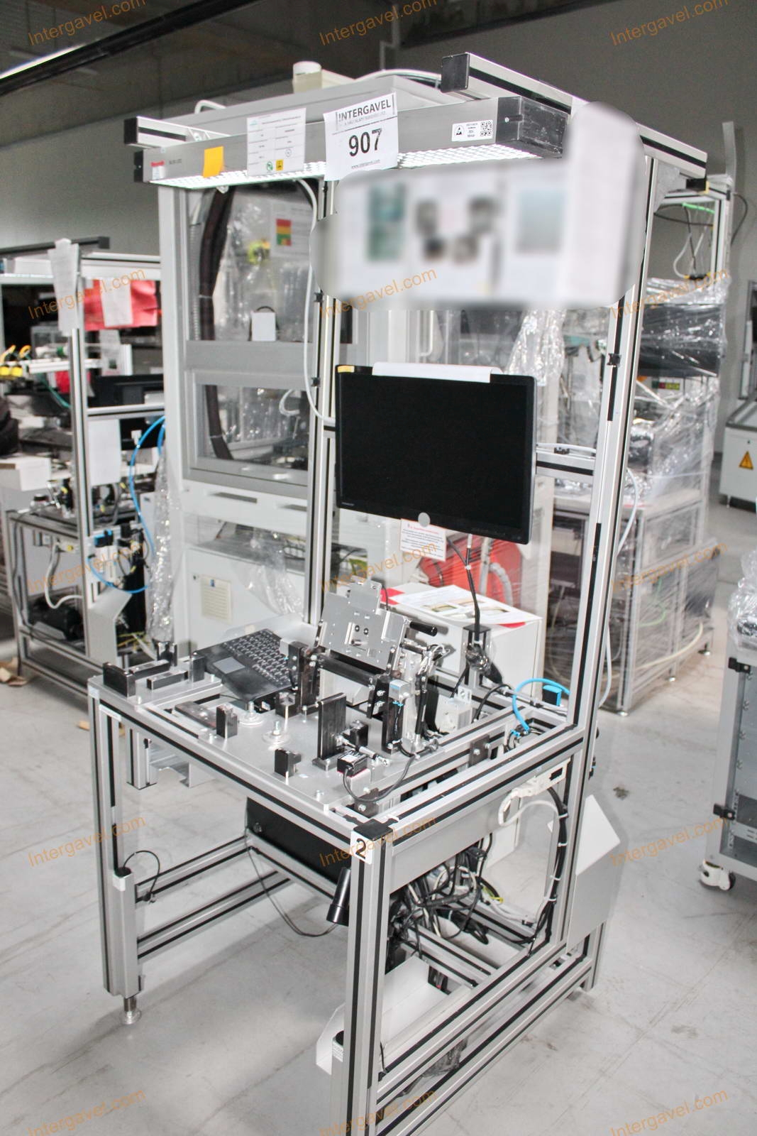 Bontott szerelő munkahely