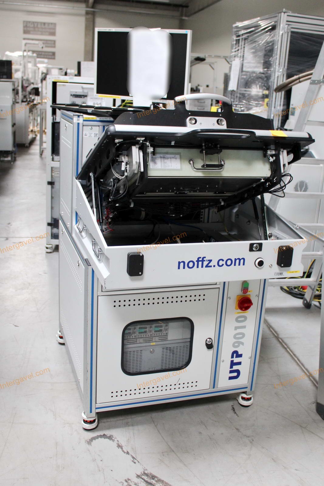 Bontott teszt szekrény