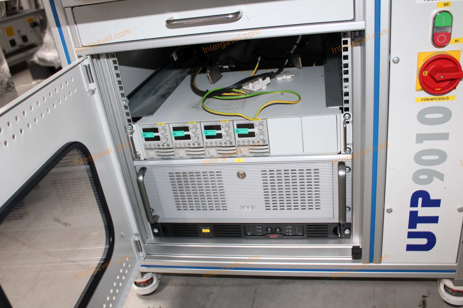 Bontott teszt szekrény 2