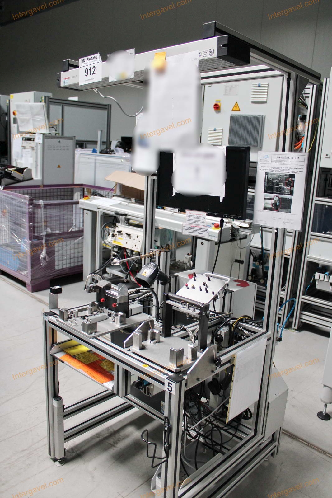 Bontott szerelő munkahely