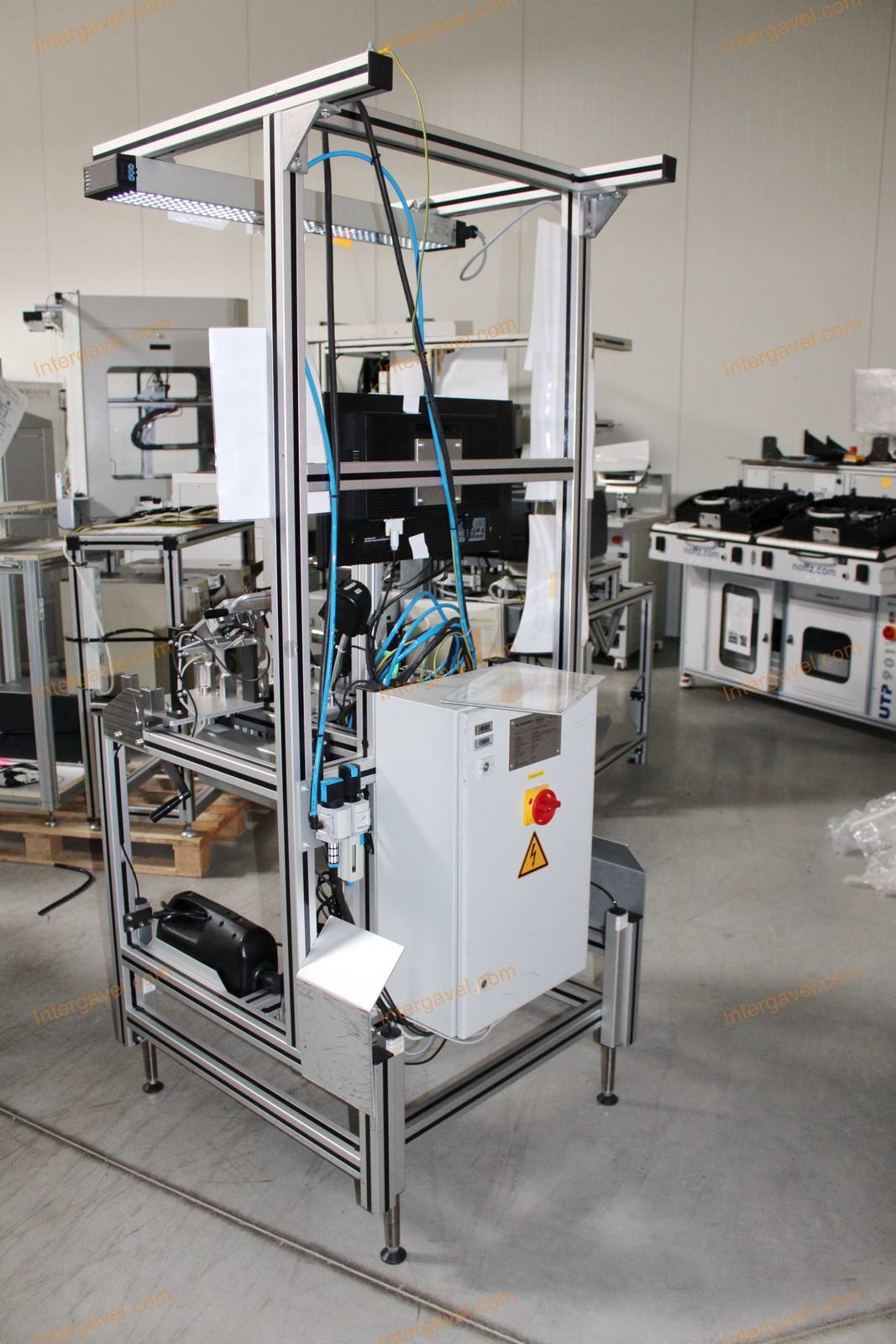 Bontott szerelő munkahely 14