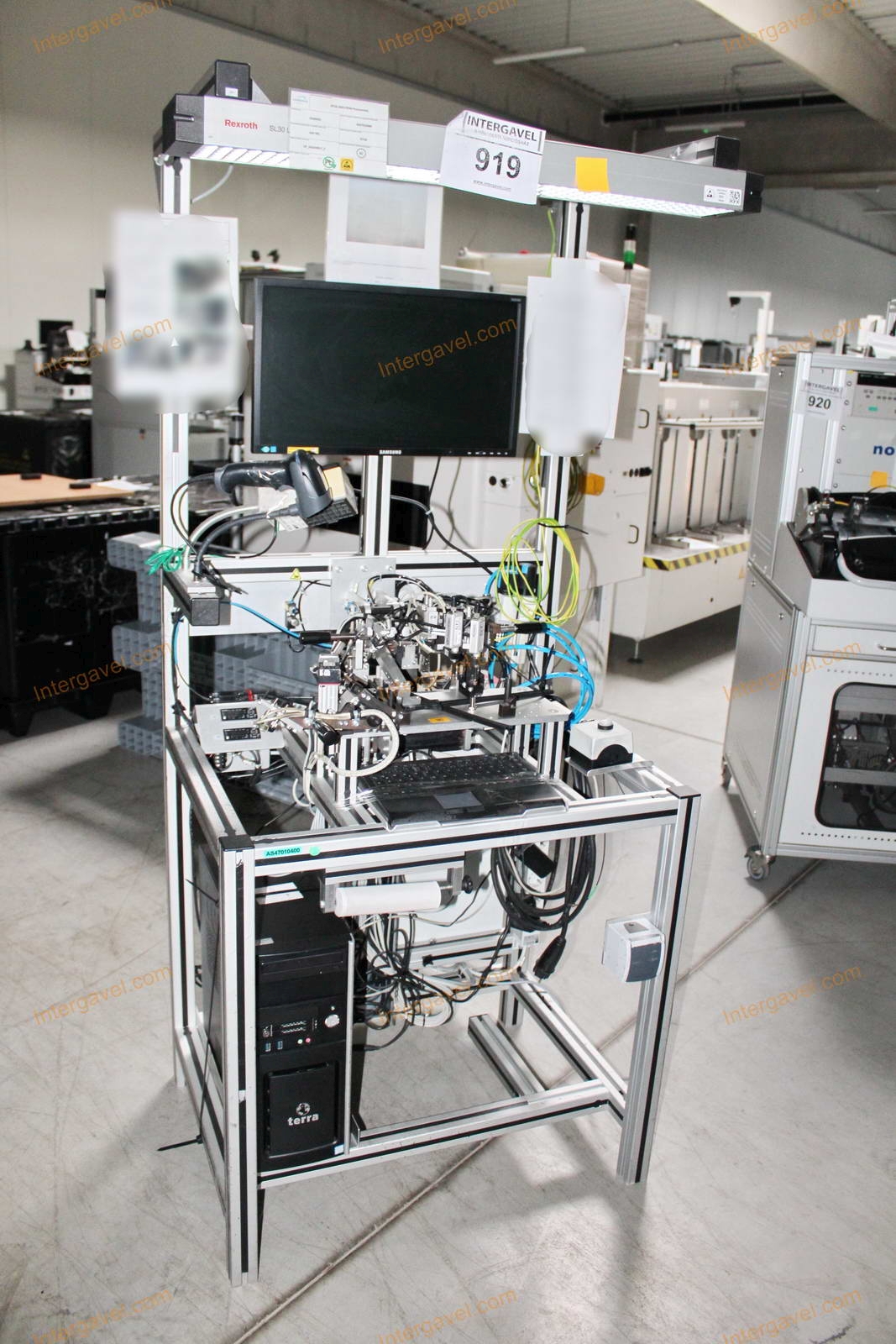 Bontott szerelő munkahely