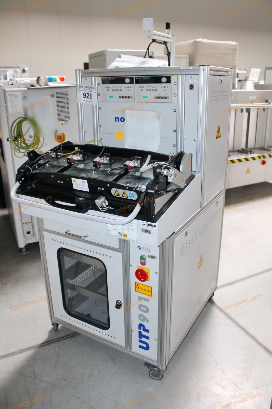 Bontott teszt szekrény