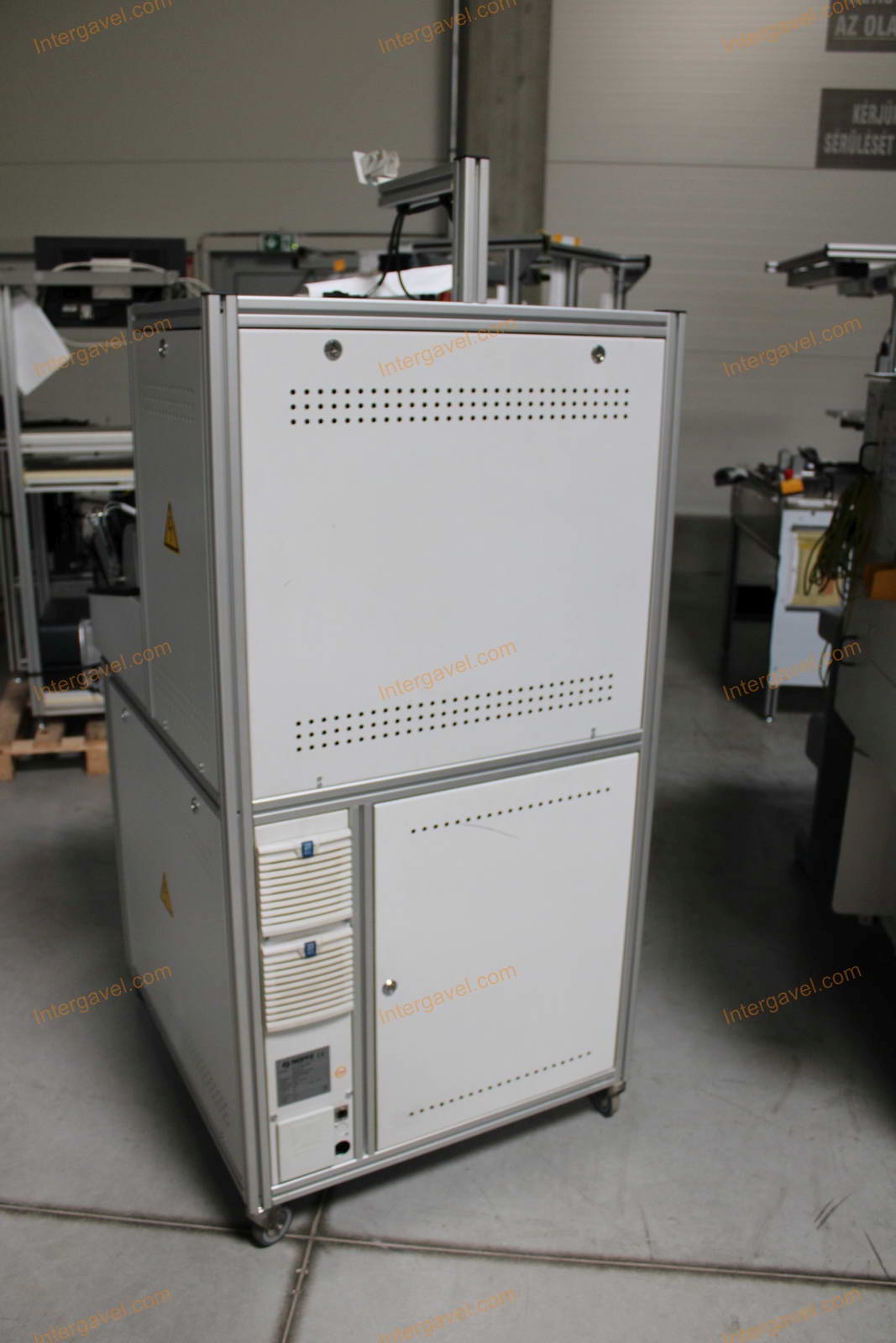 Bontott teszt szekrény 2