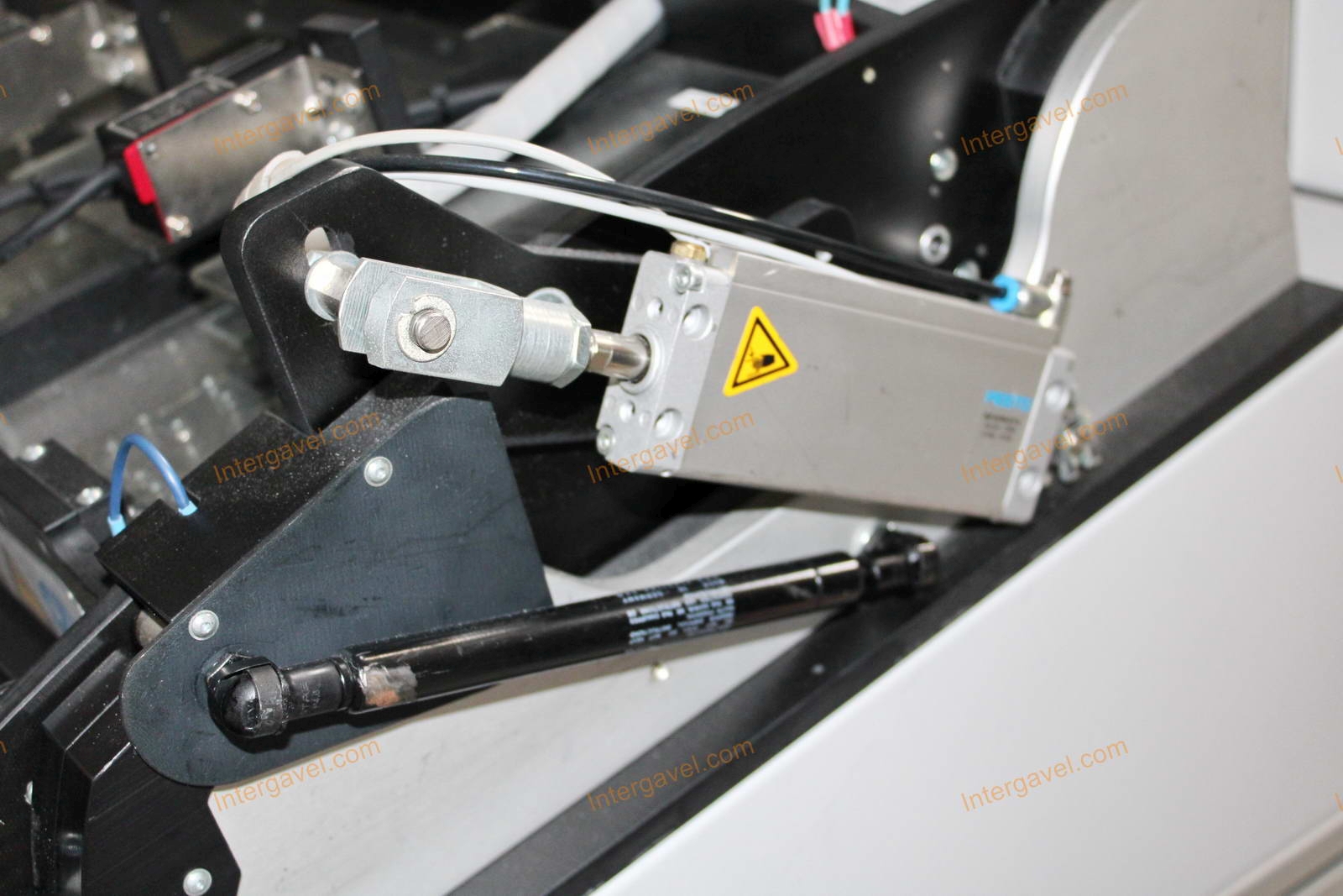 Bontott teszt szekrény 21