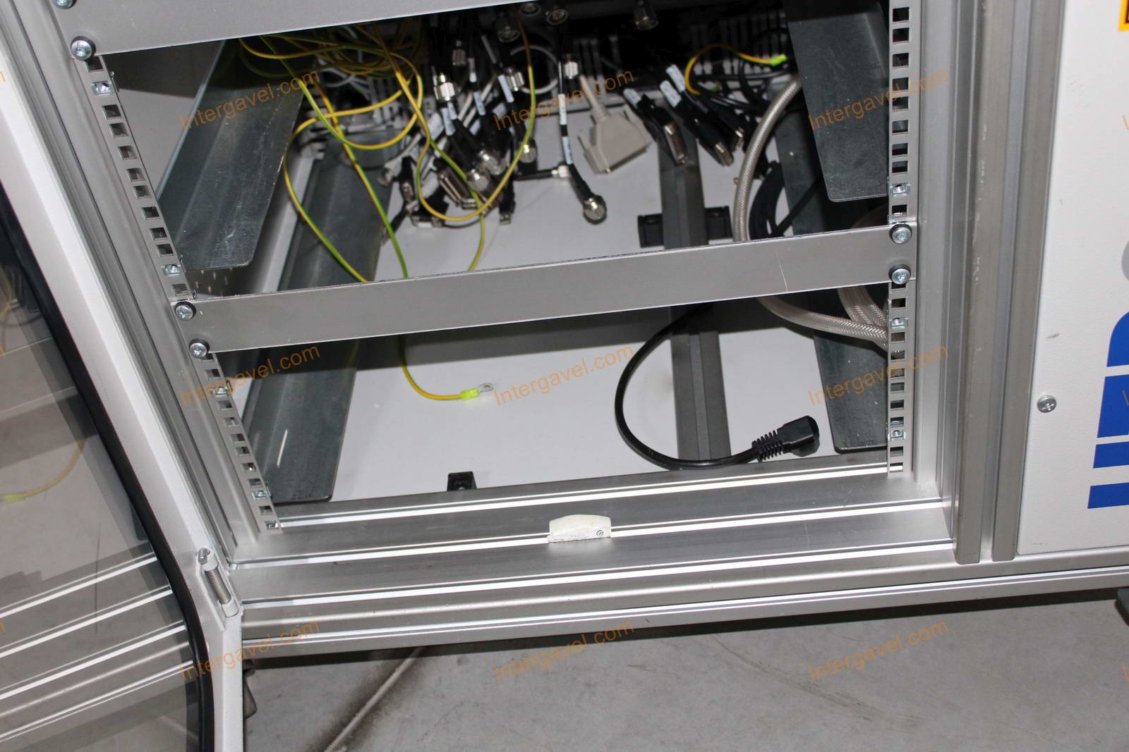 Bontott teszt szekrény 23