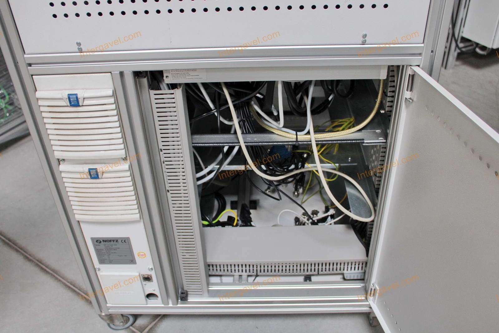 Bontott teszt szekrény 24