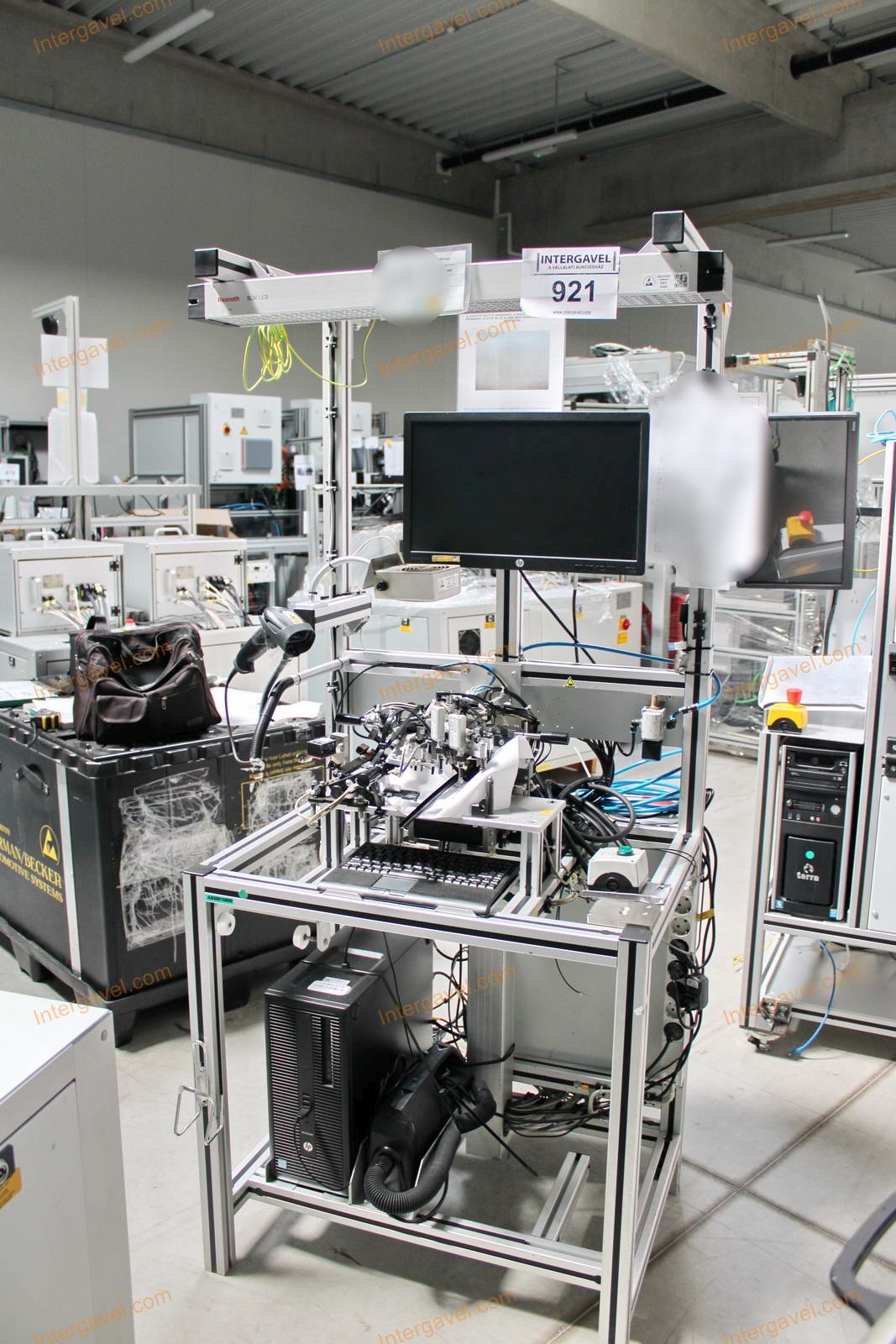 Bontott szerelő munkahely