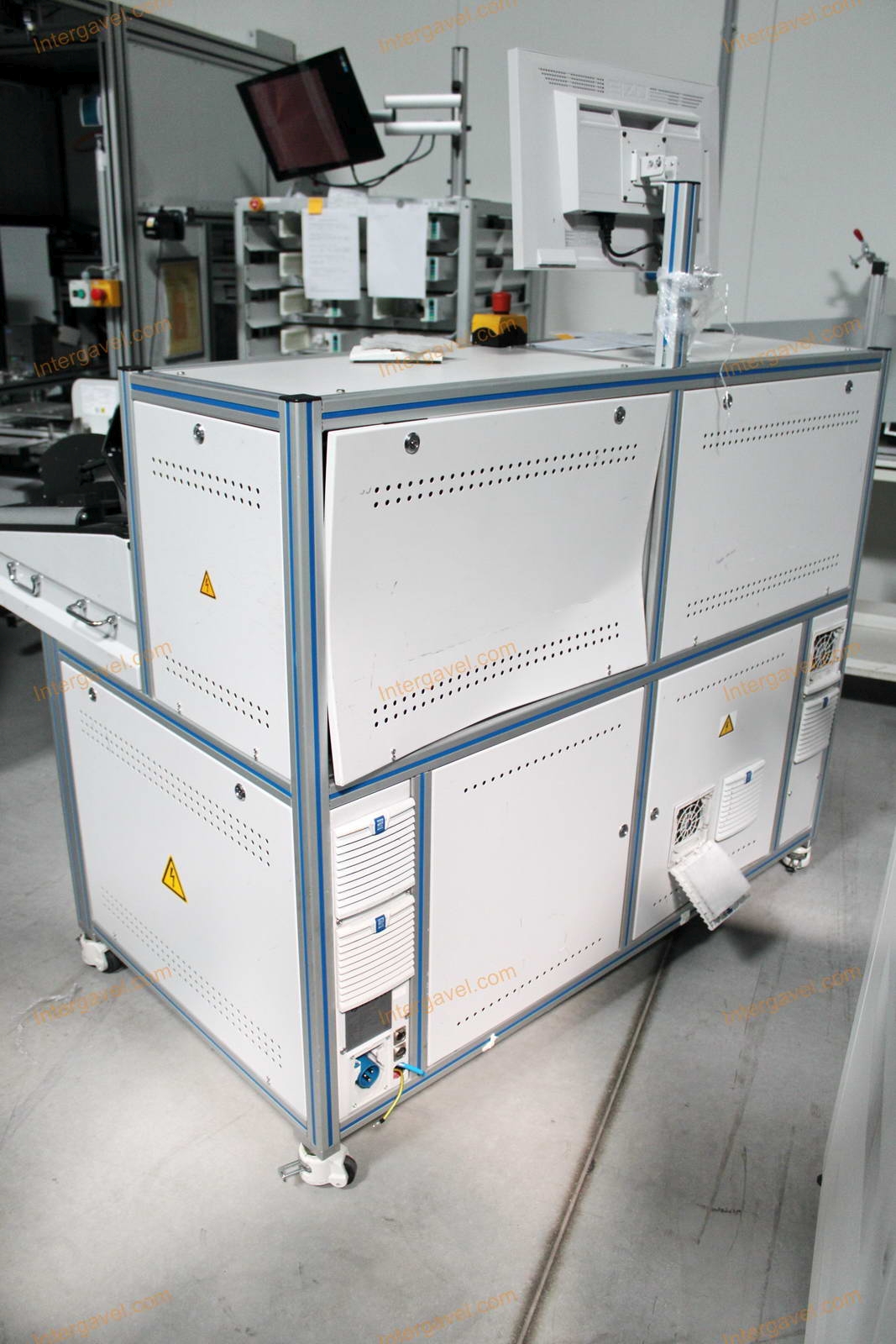 Bontott teszt szekrény 2