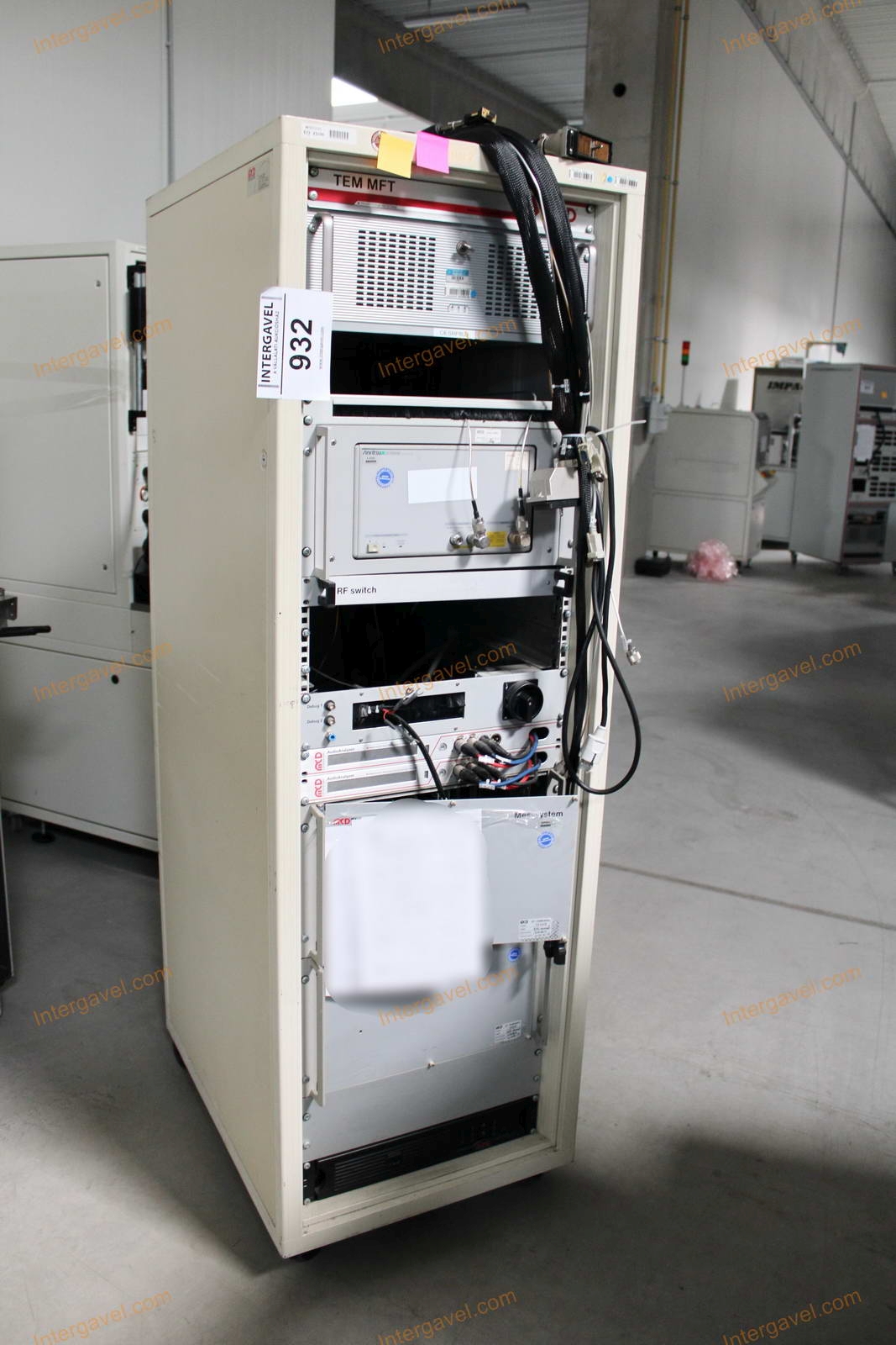 Bontott teszt szekrény