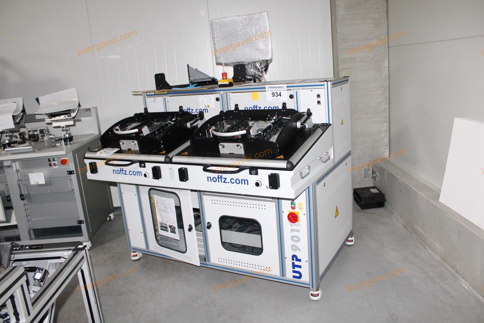 Bontott teszt szekrény