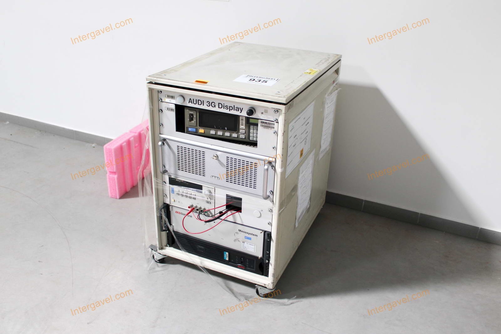 Bontott teszt szekrény