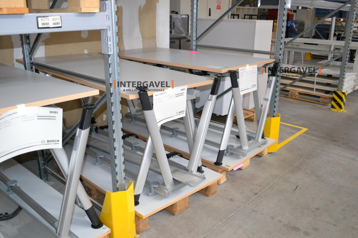 Íróasztal (A-lábú-1600 mm széles) 2