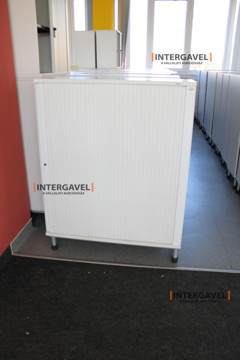 Redőnyös szekrény (1000 mm széles-fém lábrésszel)