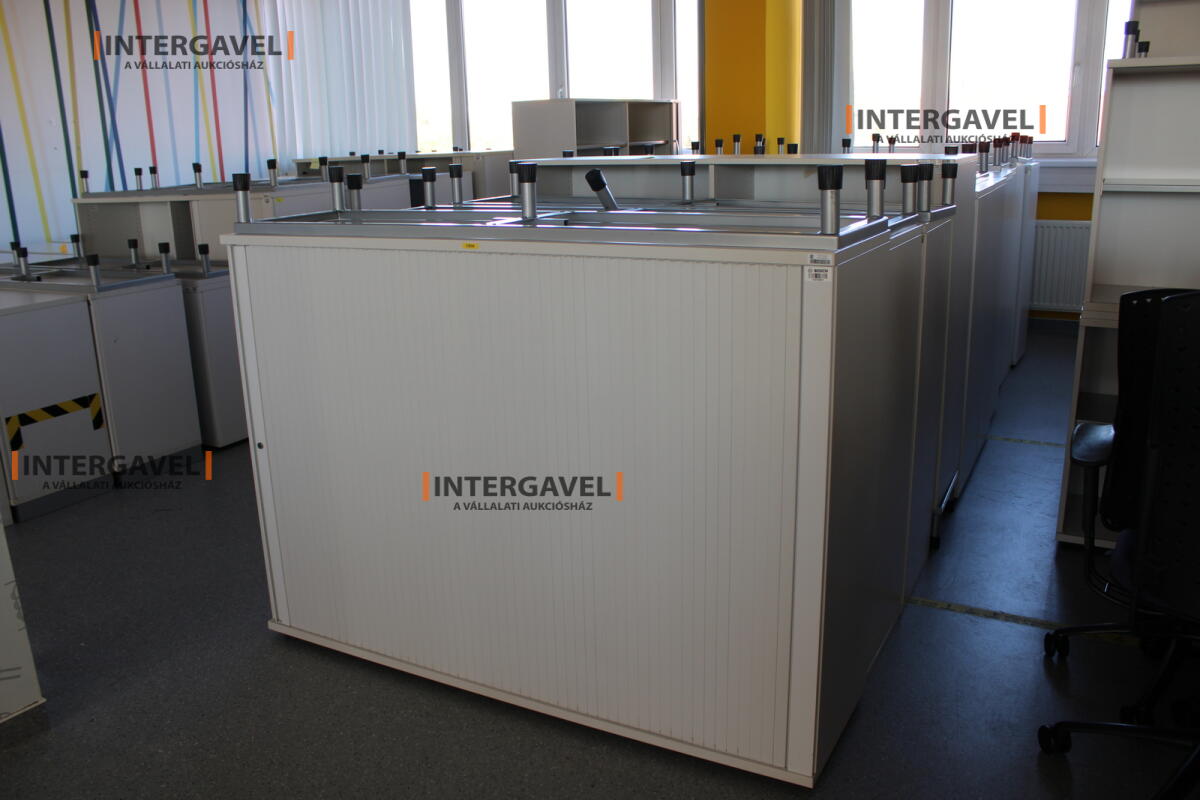 Redőnyös szekrény (1600 mm széles-fém lábrésszel) 5