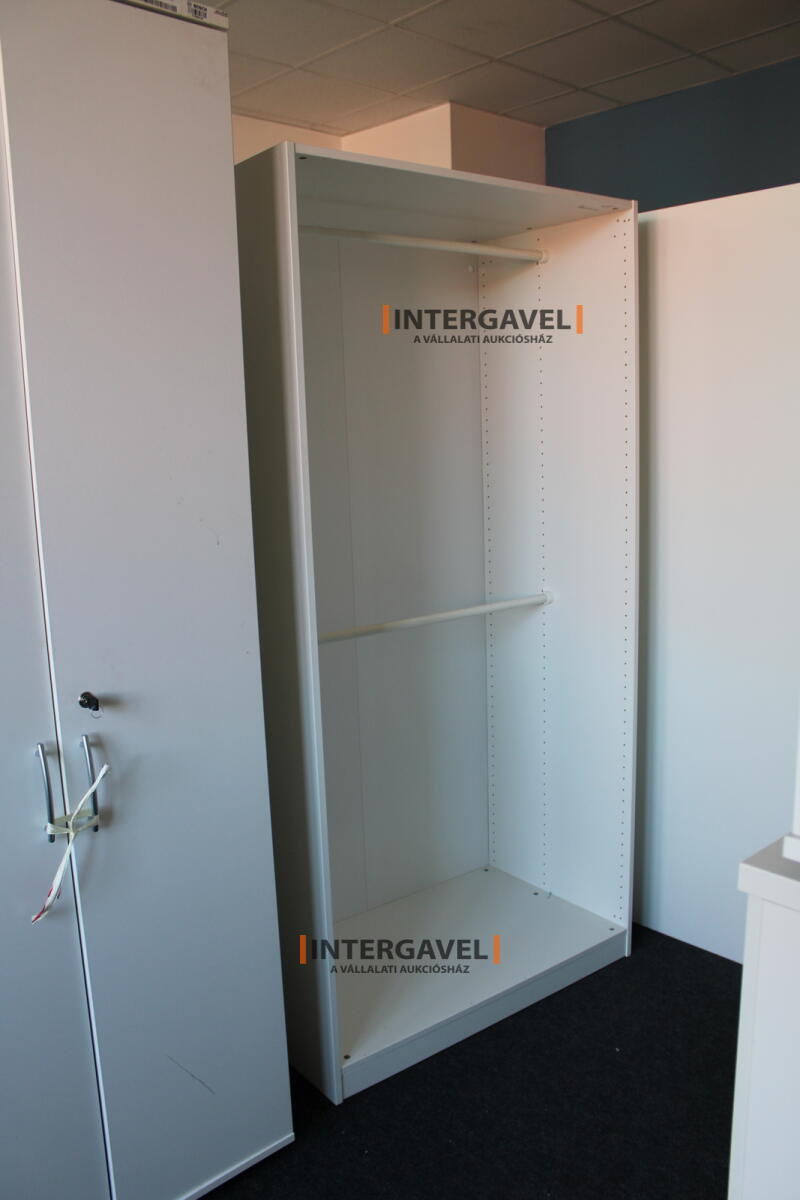 Nyitott akasztós szekrény 4