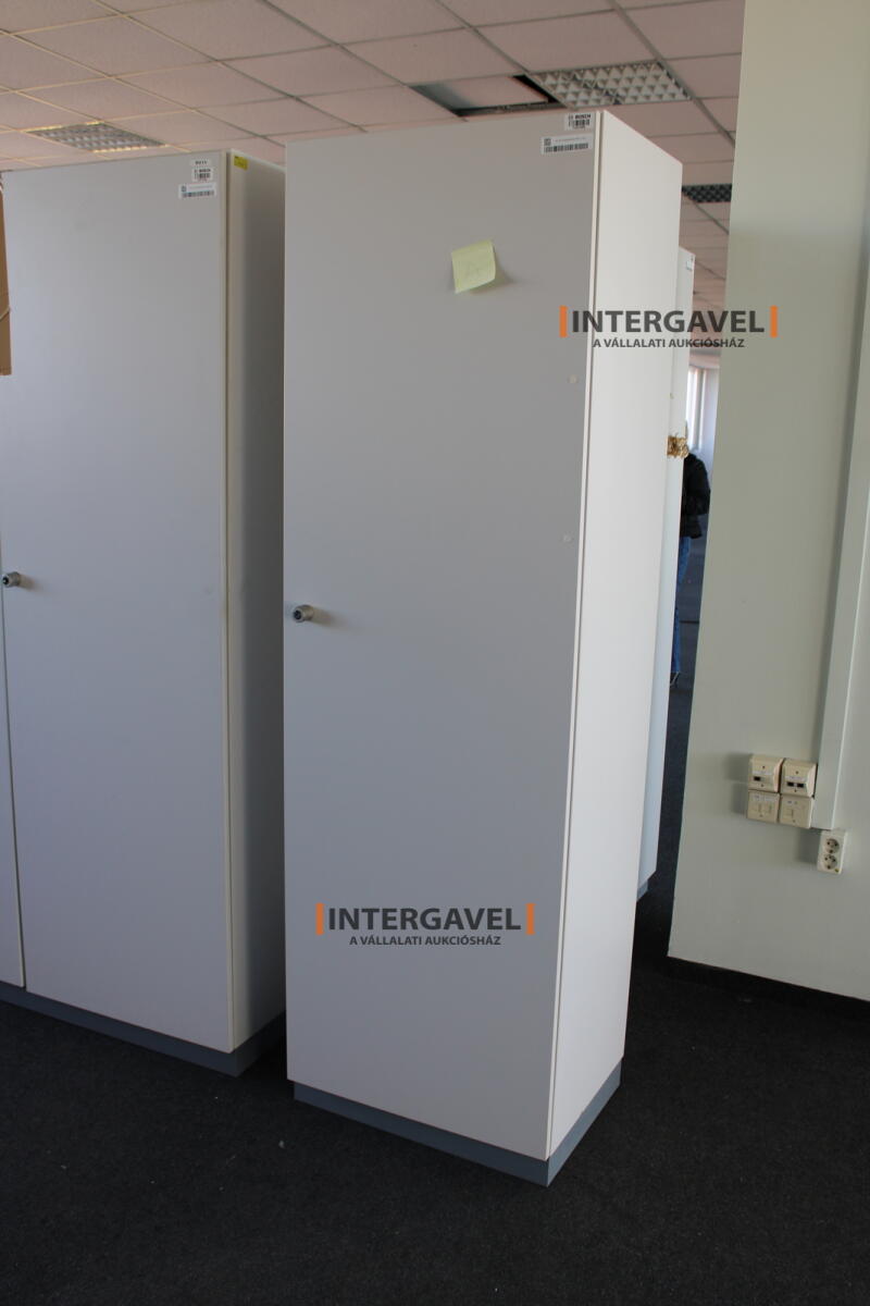 Akasztós szekrény 5