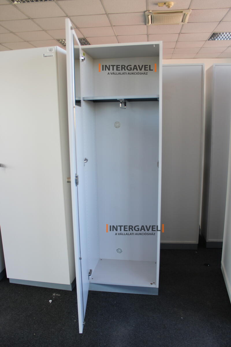 Akasztós szekrény 2