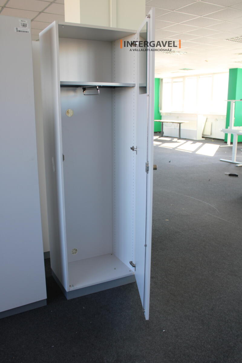 Akasztós szekrény 5